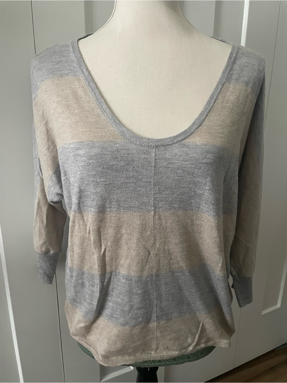 Splendid beige gray striped slouchy sweater sz small dolman sleeves lightweight